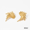Golden wing earrings with polished metallic finish and textured flame design - Wing Shape (KD3461) / Gold