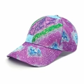 Dettaglio laterale del cappellino tie-dye in tonalità artistiche viola, blu e verdi - M / Viola