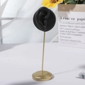 Ohrring-Display aus goldenem Metall mit realistischem Silikon-Ohrmodell auf Rundfuß - Rechtes Ohr Schwarz Einzelstück