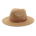 Detail van de lichtbruine geweven strooien fedora hoed met zijden lint en een strik - M (56-58cm) / Khaki