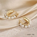 Macro shot of U-shaped gold earrings with five white pearls showing dimensions 24.3mm and 8.8g - Golden U-shape Pearl