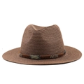 Détail d'un chapeau fedora en paille marron avec clous en métal et boucle en bronze - M (56-58cm) / Marron