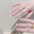 Klassieke French press-on nagels met witte V-tips en glitters op een nude basis - Franse V-Stijl (Y-42) - Lijmstijl