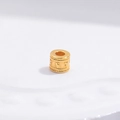 Detailansicht der S925 vergoldeten Mantra-Fassperle mit geprägter 3D-Metallstruktur - 3.5mm Klein / Gold
