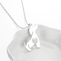 Collana con ciondolo silhouette cane in acciaio argento con forma di gatto traforata - Color Acciaio