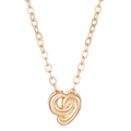 Elegante goldene Halskette mit gedrehtem Herzanhänger und modernem Metalldesign auf Weiß - Dreidimensionales Verdrehtes Herz (KC Gold M-446)