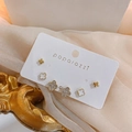 Set di orecchini a quadrifoglio dorati con smalto bianco e borchie di cristallo su scheda - Lega/Zircone/Perno in Argento / Quadrifoglio dorato (Set da 6 pezzi)