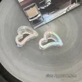 Set di due mini fermagli per capelli a cuore con finitura olografica, misura 2,5 cm - Cuore storto