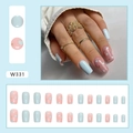 Unghie finte stile francese con motivi a cuore blu e rosa e glitter dorati fini - Stile Cuore Azzurro (W331)