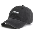 Dettaglio del ricamo della palma su un cappellino da baseball in denim nero lavato - Taglia unica / Tre Palme di Cocco Stampato Nero