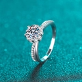 Anillo clásico de plata 925 con moissanita de 1 quilate y engaste de halo - US 9 / 1 Quilate de Moissanita