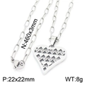 Collana in acciaio al titanio argento con ciondolo a cuore traforato e motivi geometrici - Collana / Collana in argento (KN231999-KFC)