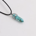 Halskette mit sechseckigem Anhänger aus blauen und braunen Steinen an Kordel - Blau