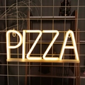 Insegna al neon PIZZA con luci LED bianco caldo e base trasparente per parete - Bianco caldo