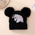 Detail der schwarzen Strickmütze mit Einhorn-Stickerei und zwei flauschigen Kunstpelz-Bommeln - Einheitsgröße (1-4J) / Einhorn - Schwarz