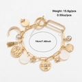 Pulsera de cadena dorada con dijes de estrella, luna y colgantes de nácar - Pulsera DNCB03993 / Dorado