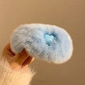 Himmelblauer Plüsch-Haarclip mit blauem Herz-Ornament für Damen-Haarstyling - Blau