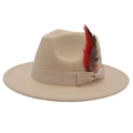 Detail eines khakifarbenen Fedora-Huts mit Wollfilz-Textur und echtem Feder-Dekor - M (56-58cm) / Beige