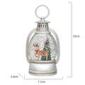 Farol navideño plateado con reno y árbol mostrando las medidas del producto - Ciervo