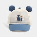 Dettaglio del cappellino neonato in rete con fori traspiranti e orecchie blu da orso - 48cm (6-20 Mesi) / Blu