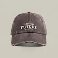 Detailaufnahme der Vintage-Basecap aus Segeltuch mit Urban Future-Stickerei - M (56-58cm) / Kaffeebraun