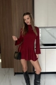 Detalle de vestido de punto rojo ajustado con dobladillo plisado y mangas acampanadas - S / Rojo Oscuro