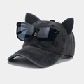 Dettaglio delle orecchie da gatto e occhiali da pilota su berretto in denim lavato - Regolabile / Nero