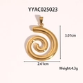Nahaufnahme des goldenen Spiralanhängers, Größe 3,07cm x 2,61cm und Gewicht 4,3g - Spiralform (YYAC025023)