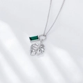 Collar de plata 925 con circón esmeralda verde y colgante de hoja de monstera sobre seda - Plata 925 / Blanco