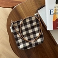 Detail of black and white houndstooth wool crossbody bag with brown leather strap - Coffee Large Plaid