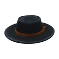 Dettaglio del cappello in lana nera con fascia in pelle marrone e fibbia metallica chic - Taglia Unica (Cupola Convessa M) / Nero