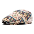 Coppola etnica con motivi geometrici jacquard colorati e design classico vintage - Regolabile / Beige 1
