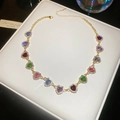 Dettaglio della collana di cristalli a cuore colorati con catena d'oro e diamanti - Collana (Multicolore)