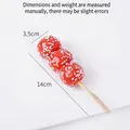 Réplica realista de Tanghulu espino con semillas de sésamo y acabado rojo brillante - Haws Confitados con Sésamo Blanco de 14cm