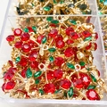 Funkelnde rote Kirsch-Anhänger mit Goldbasis und grünen Zirkonia-Blättern für DIY-Schmuck - Rot