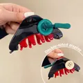 Pince à cheveux mignonne avec bouton design et contraste de couleurs noir et rouge - Bouton Vert et Crème Double Face
