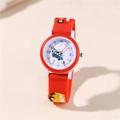 Orologio al quarzo per bambini con cinturino in silicone rosso e auto 3D in rilievo - Rosso