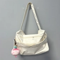 Sac de sport léger blanc cassé avec bandoulière et pendentif en peluche rose mignon - Blanc + Pêche