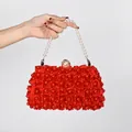 Borsa da sera rossa con rose di perle 3D e manico di perle per banchetti e spose - Fiore di rosa a doppia faccia / Rosso