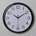 Reloj de pared silencioso de 12 pulgadas con números negros grandes y cuarzo - Negro