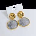 Macro detail of gold hammered metal and irregular marble resin drop earrings - Grey Marble (Thick Gold Plated)