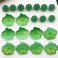 Transluzente grüne Lotusblatt- und Samenkapselperlen für Haarnadeln aus Glas - Mix 20 Stück Glasierte Glas Lotus Samen und Blatt Set