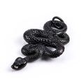 Dettaglio del ciondolo a forma di serpente in acciaio nero con trama a scaglie fini - Solo Ciondolo (Senza Catena) / Nero