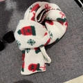 Thick knitted Christmas scarf in beige with red and green winter patterns and snowflakes - Christmas Snowflake Hat Beige
