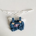 Puppen-Latzhose in Denim-Blau mit Bärenknöpfen und weißem Punkte-Halstuch - Passend für 17cm Puppe / Engel-Jeanslatzhose + Dreieckstuch / Denim-Blau