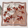 Foulard quadrato effetto seta beige e rosso con stampa floreale e motivi astratti - Begonia grigio rosa