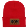 Bonnet en tricot rouge pour femme avec écusson en cuir marron et inscription MOM - Adulte Élastique / Rouge (MOM)