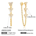 Détail de boucles d'oreilles fleurs à pompons en acier inoxydable plaqué or 18 carats - Style Gland à Trois Pétales (JDE0212209)