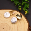 Baroque pearl clip-on earrings in gold finish and white pearls on wooden base - Brushed Round Disc Earrings