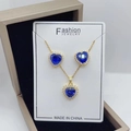Elegante conjunto de joyas doradas con collar y pendientes de corazón de cristal azul oscuro - Oro Circonita Azul